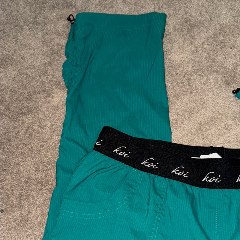 Koi Teal Elastic Waist Scrub Pants & matching top.